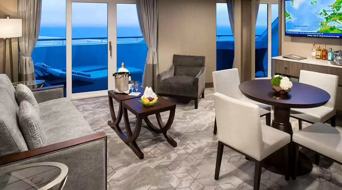 Il Azamara Onward :   9