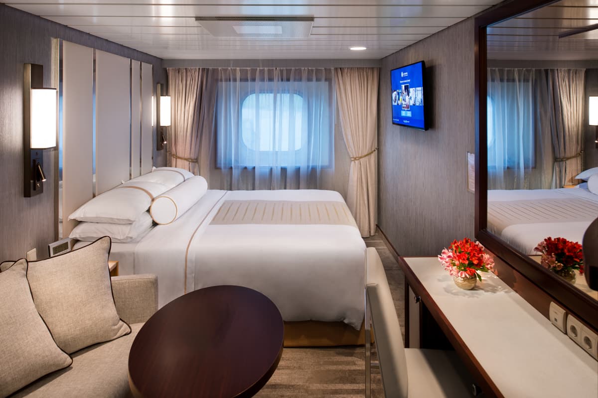 O Azamara Pursuit :   10