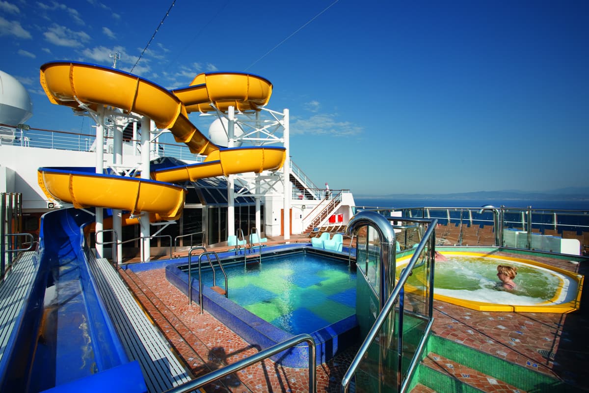 Crociere Costa Luminosa Tariffe e Promo 2024, itinerari, foto...