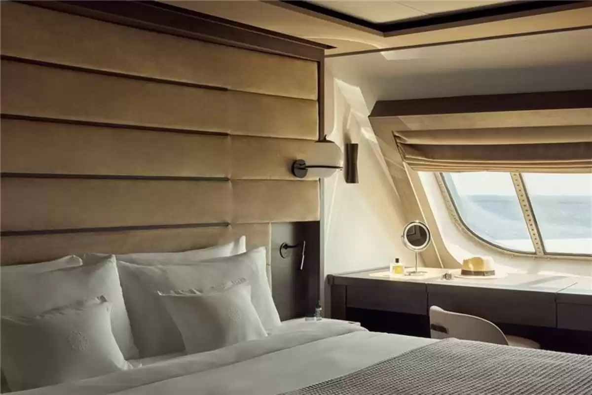 le EXPLORA III :   9