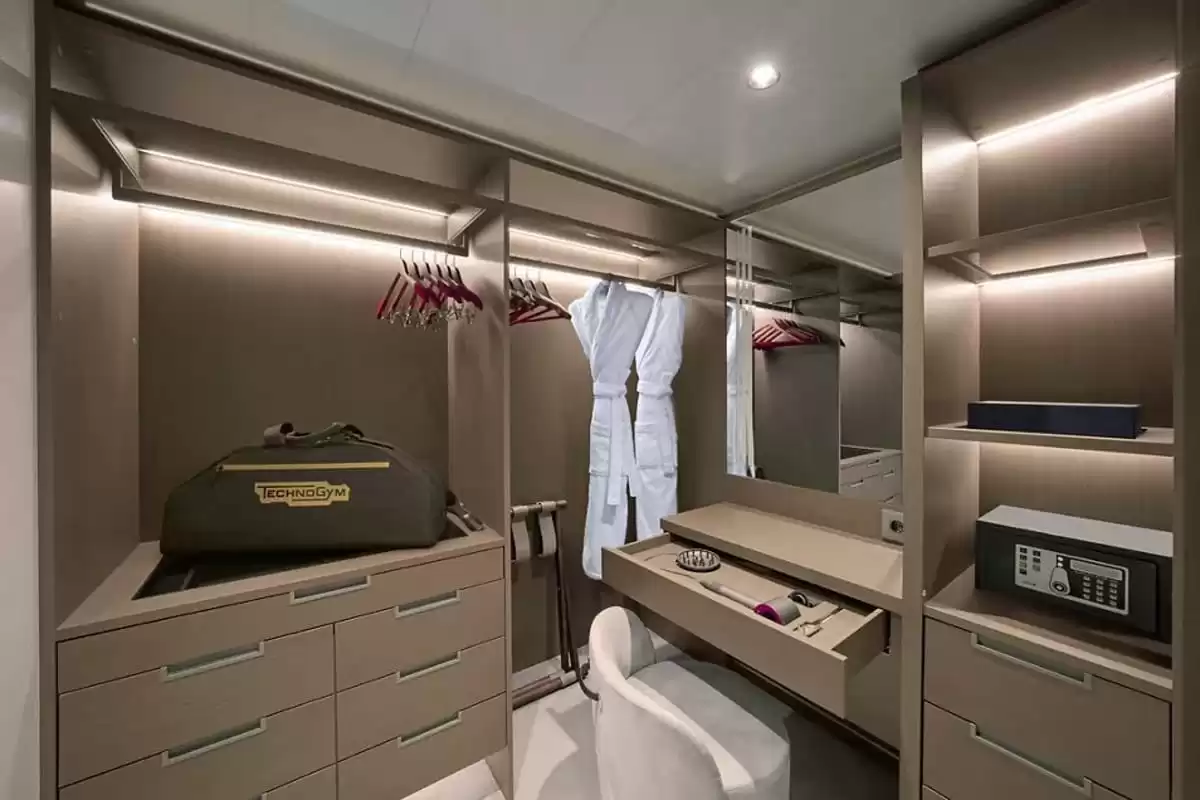 le EXPLORA III :   25