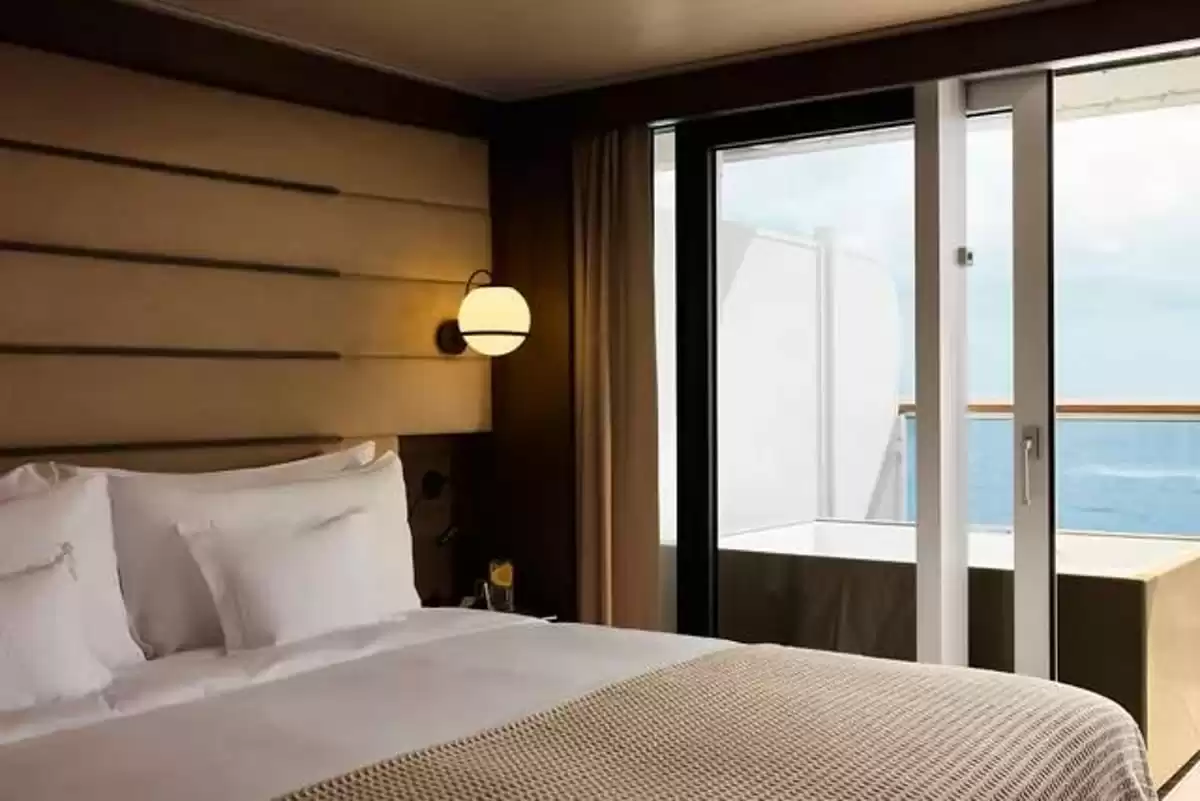 le EXPLORA III :   44