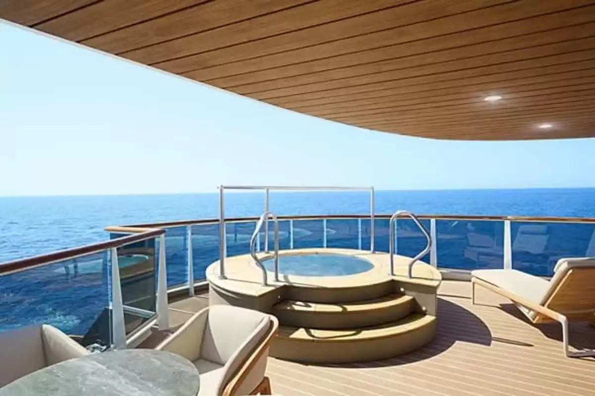 le EXPLORA III :   17