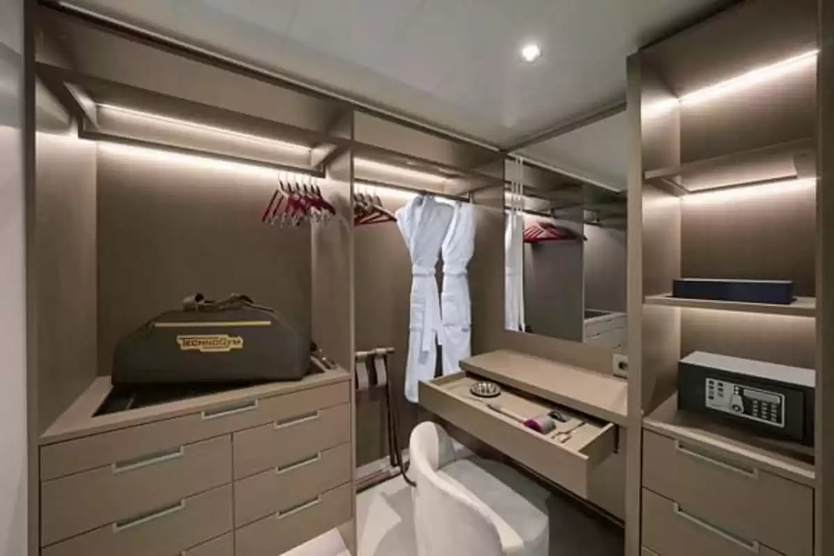 le EXPLORA III :   25