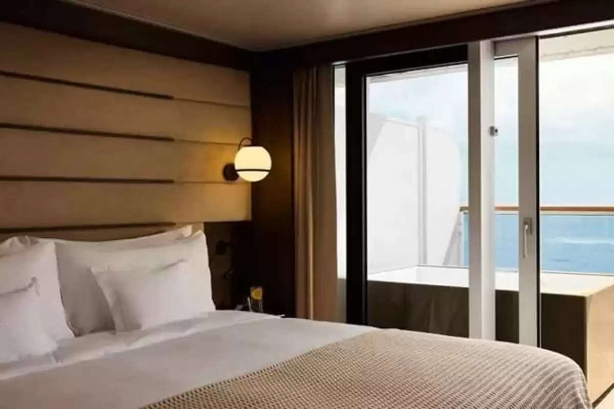 le EXPLORA III :   44