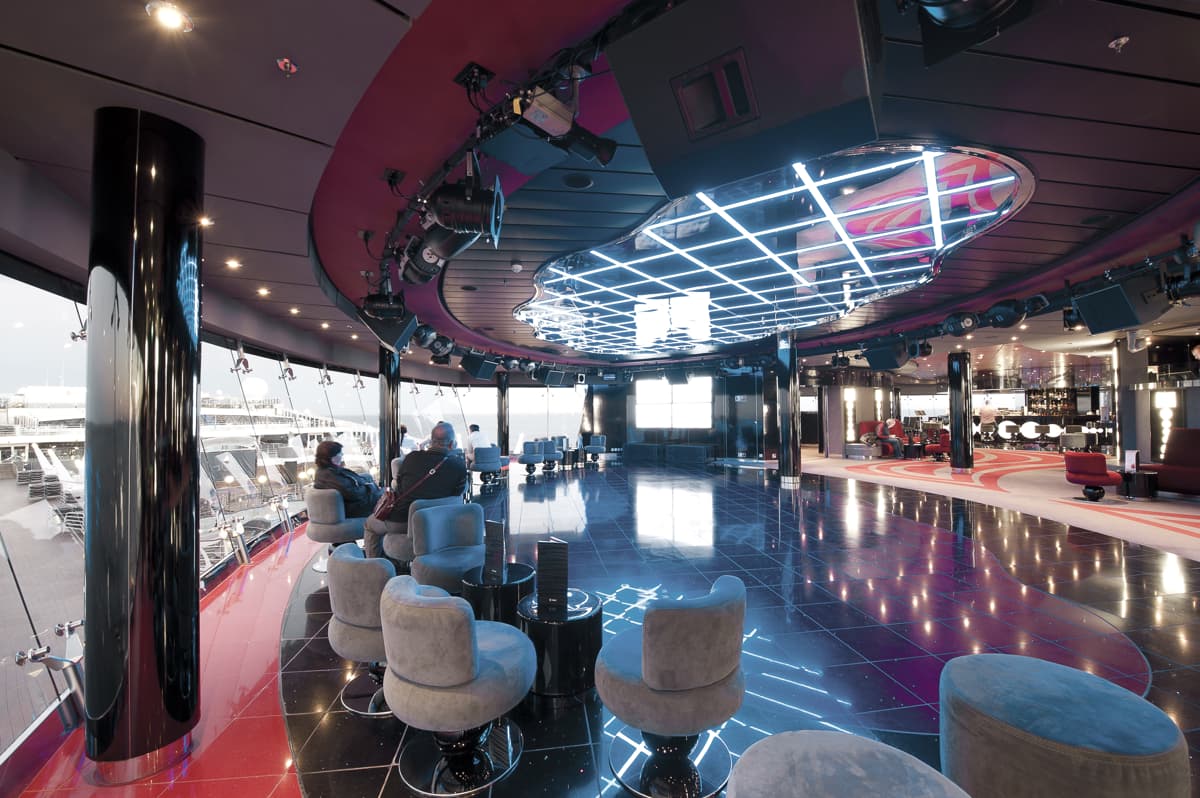 le : cabine 94