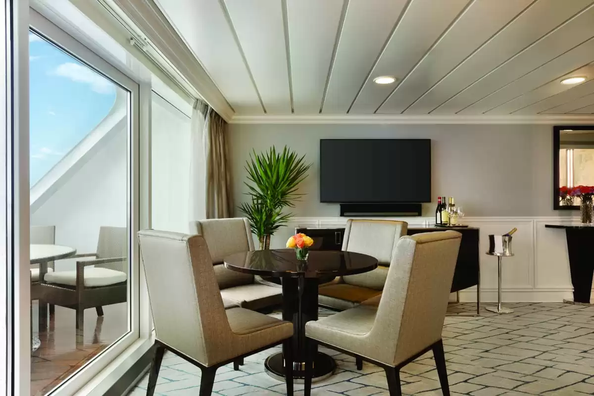 le Oceania Sirena :   9