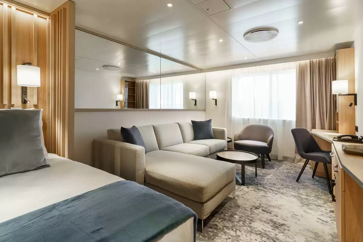 le Ultramarine :   18