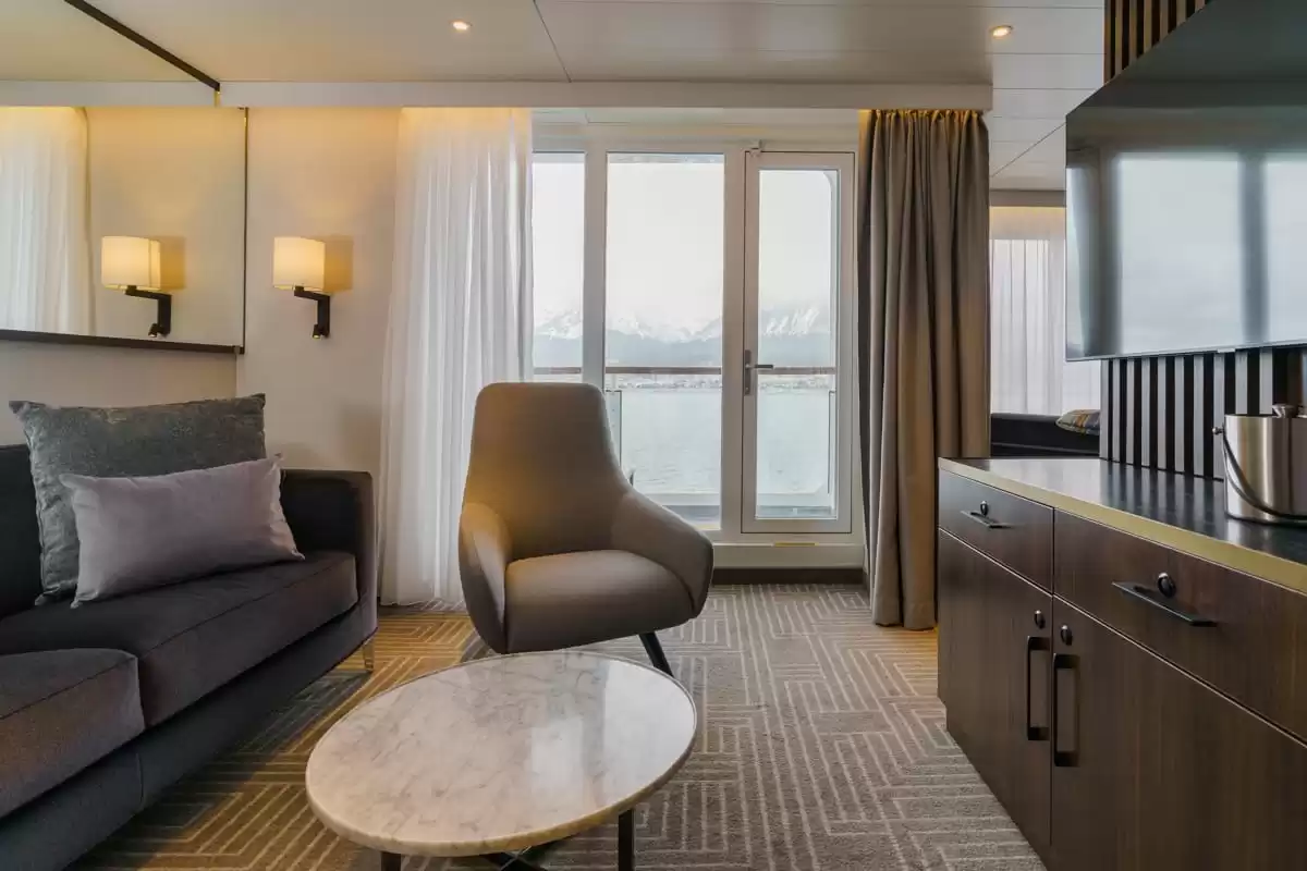 le Ultramarine :   21