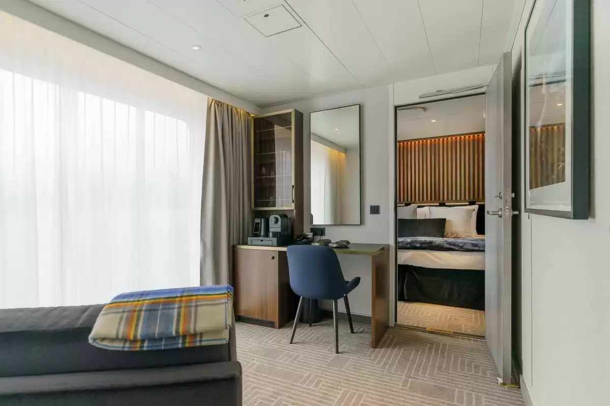 le Ultramarine :   23