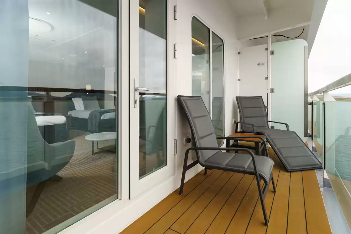 le Ultramarine :   25