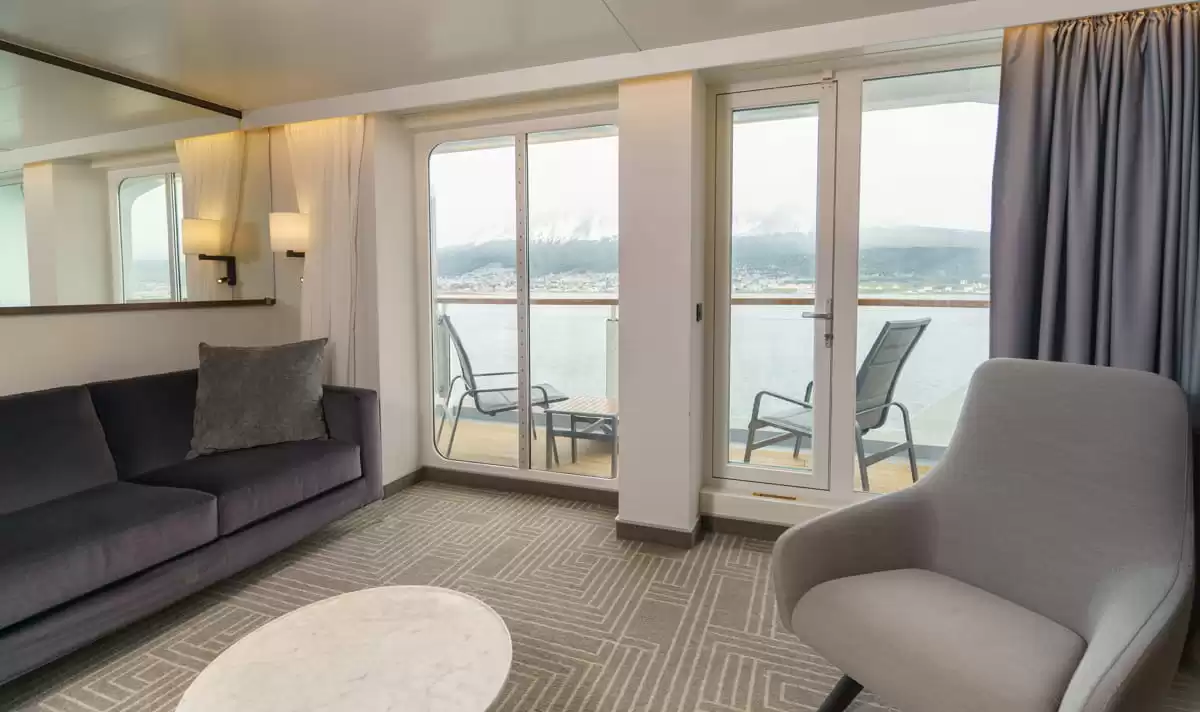 le Ultramarine :   26