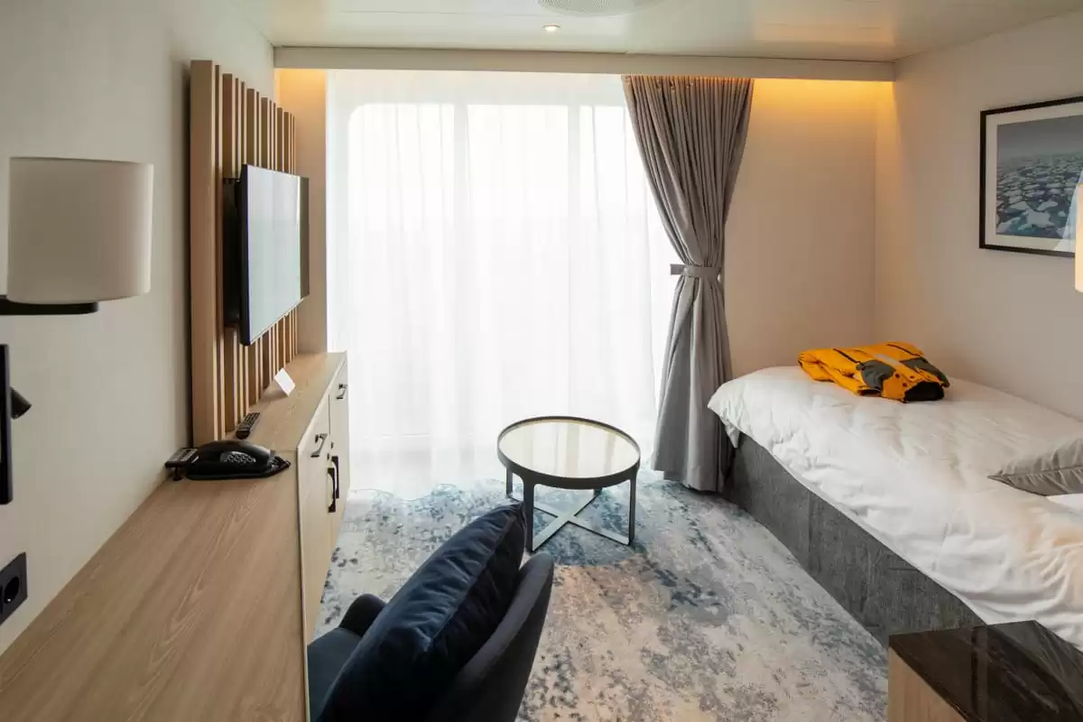 le Ultramarine :   28