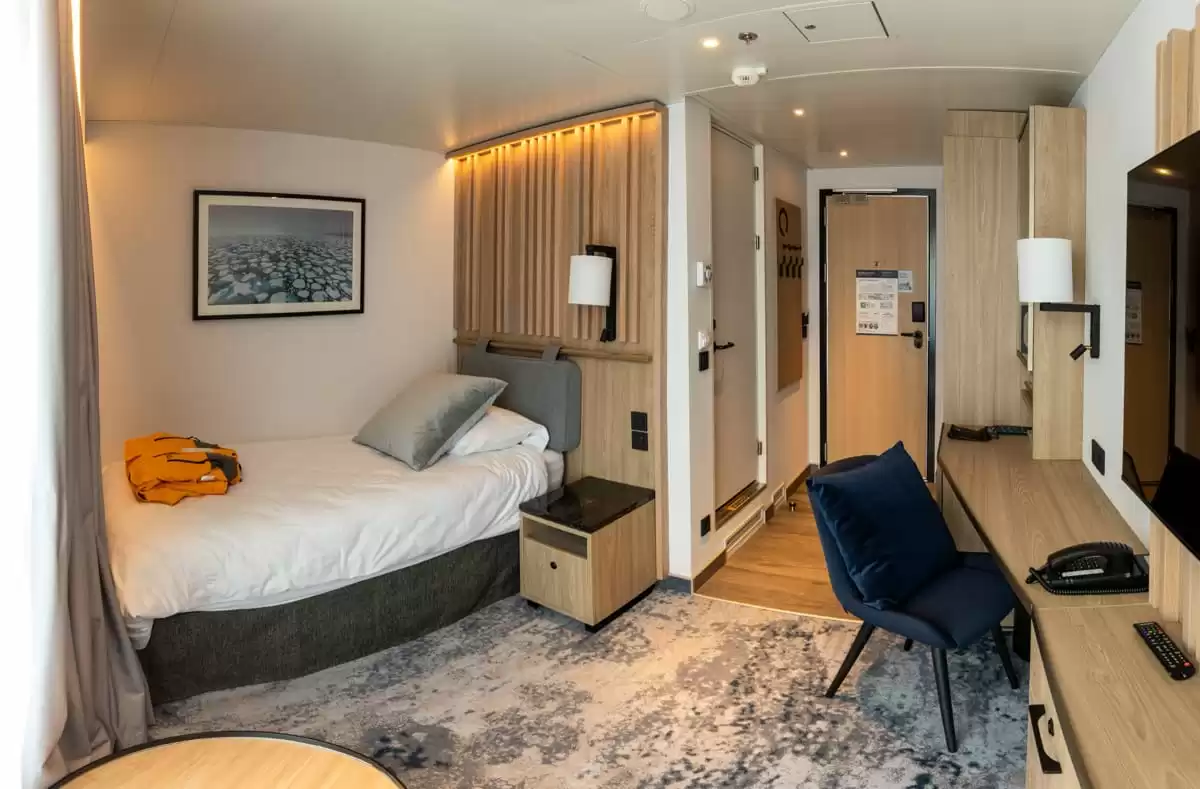 le Ultramarine :   29