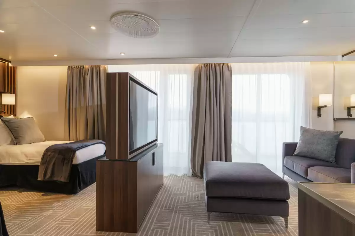 le Ultramarine :   30