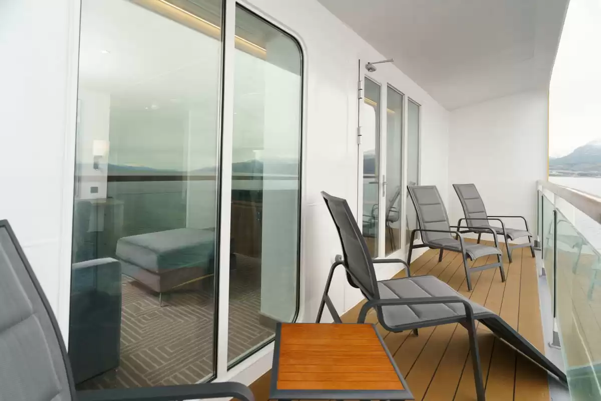 le Ultramarine :   31