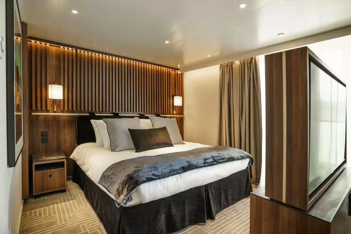 le Ultramarine :   32