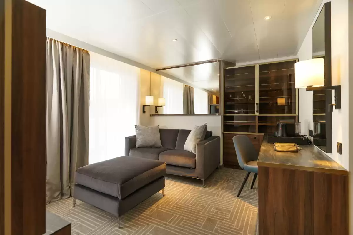 le Ultramarine :   33