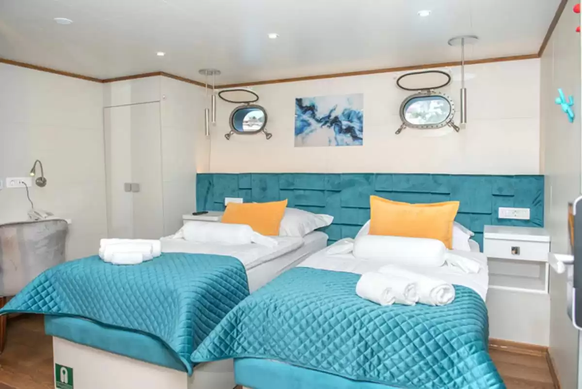 le MY Adriatic Blue :   3